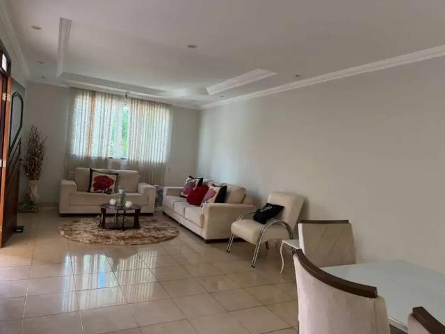 Casa / Sobrado para Locação em Uberlândia/MG Presidente Roosevelt 6 Quartos