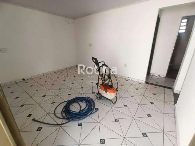 Casa / Sobrado para Locação em Uberlândia/MG São Jorge 2 Quartos
