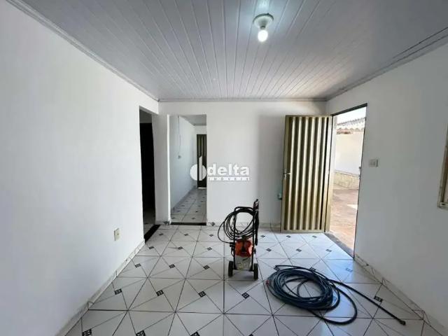Casa / Sobrado para Locação em Uberlândia/MG São Jorge 2 Quartos