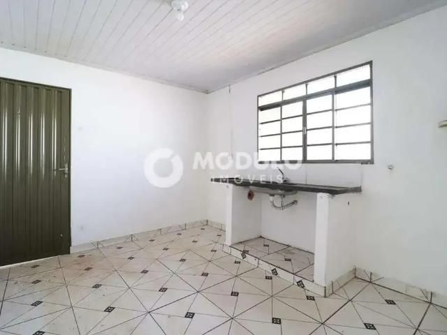 Casa / Sobrado para Locação em Uberlândia/MG São Jorge 2 Quartos