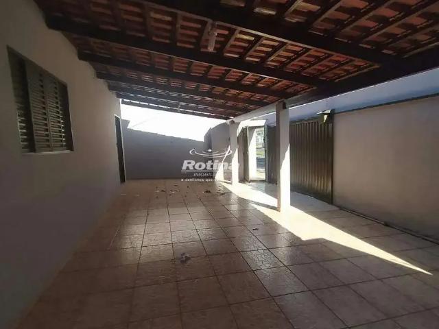 Casa / Sobrado para Locação em Uberlândia/MG Santa Mônica 4 Quartos