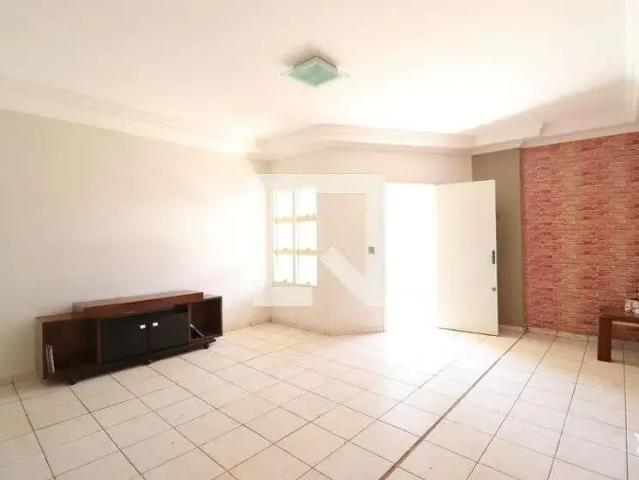 Casa / Sobrado para Locação em Uberlândia/MG Santa Mônica 4 Quartos