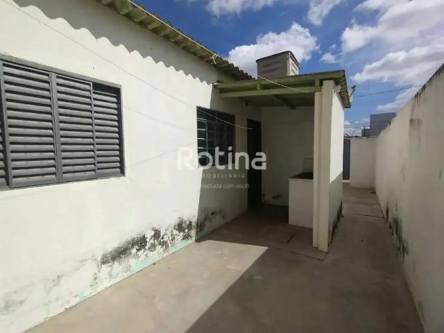 Casa / Sobrado para Locação em Uberlândia/MG Santa Mônica 2 Quartos