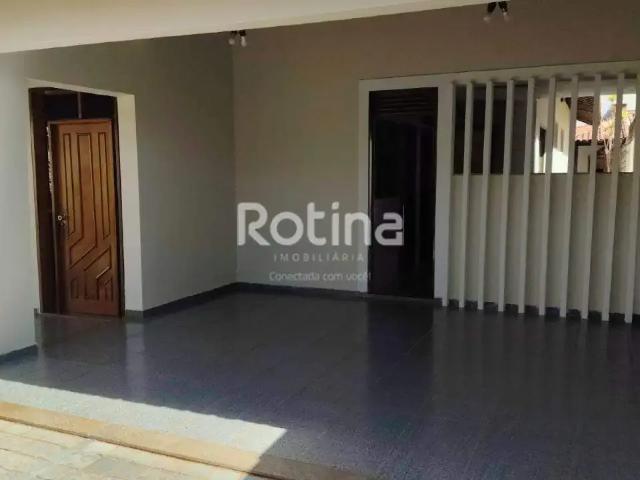 Casa / Sobrado para Locação em Uberlândia/MG Santa Mônica 3 Quartos