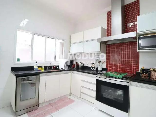 Casa / Sobrado para Locação em Uberlândia/MG Santa Luzia 3 Quartos