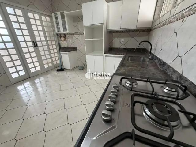 Casa / Sobrado para Locação em Uberlândia/MG Santa Luzia 4 Quartos