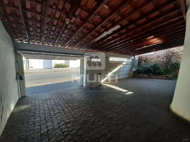 Casa / Sobrado para Locação em Uberlândia/MG Saraiva 6 Quartos
