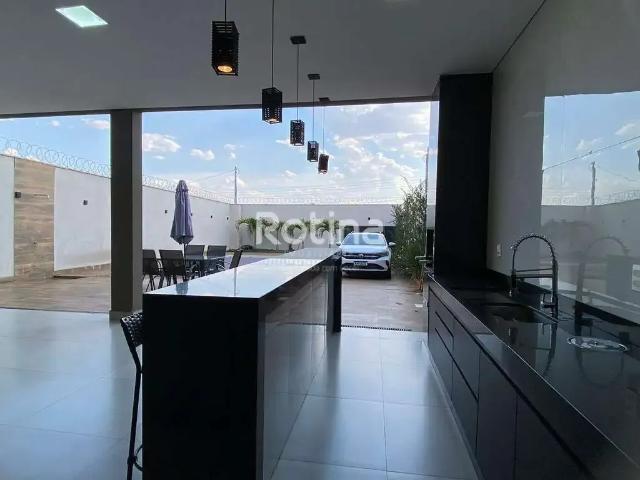 Casa / Sobrado para Locação em Uberlândia/MG Shopping Park 3 Quartos