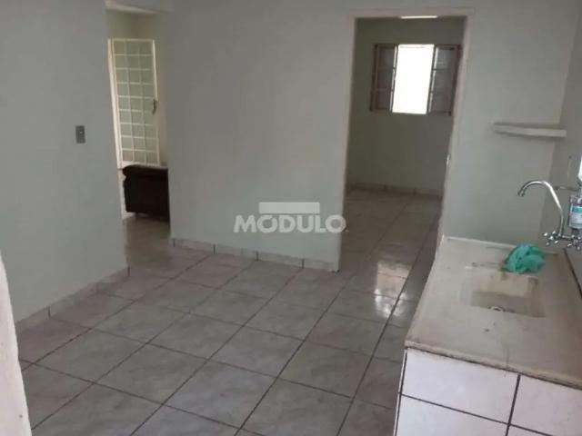 Casa / Sobrado para Locação em Uberlândia/MG Tubalina 2 Quartos