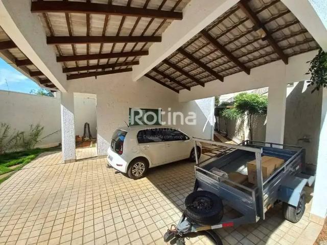 Casa / Sobrado para Locação em Uberlândia/MG Tubalina 3 Quartos