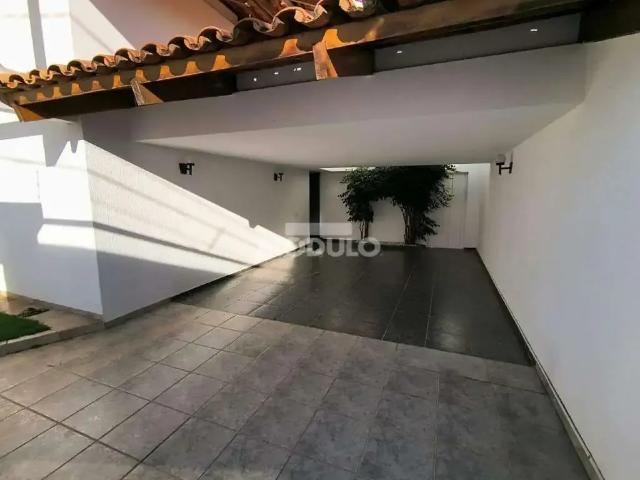 Casa / Sobrado para Locação em Uberlândia/MG Tabajaras 4 Quartos