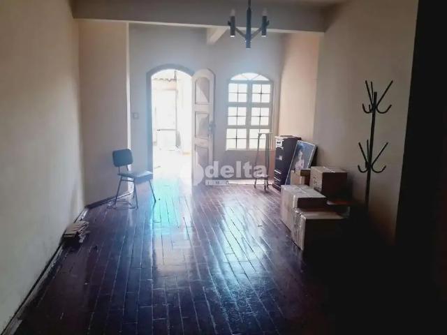 Casa / Sobrado para Locação em Uberlândia/MG Umuarama 4 Quartos