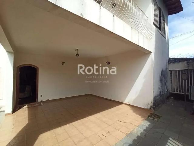Casa / Sobrado para Locação em Uberlândia/MG Umuarama 4 Quartos