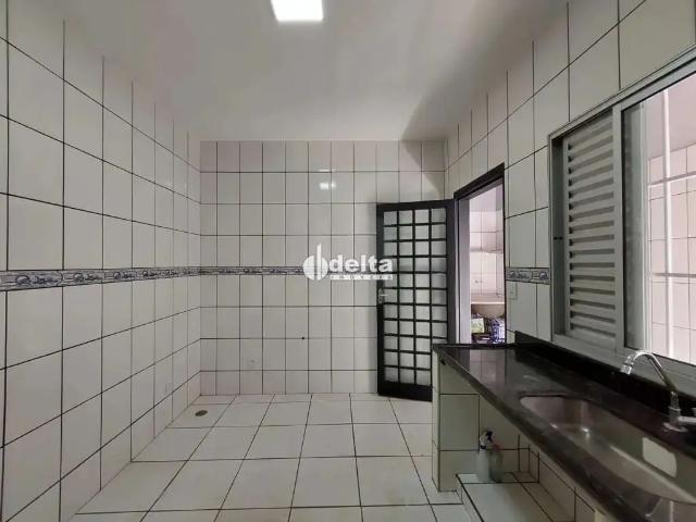 Casa / Sobrado para Locação em Uberlândia/MG Umuarama 5 Quartos
