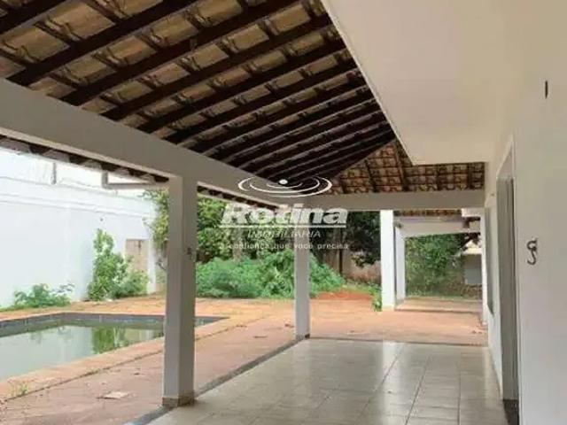 Casa / Sobrado para Locação em Uberlândia/MG Umuarama 7 Quartos