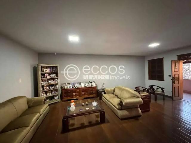 Casa / Sobrado para Locação em Uberlândia/MG Vigilato Pereira 4 Quartos