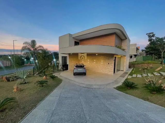 Casa / Sobrado para Locação em Vespasiano/MG Alphaville 4 Quartos