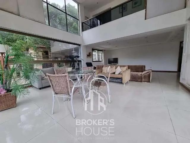 Casa / Sobrado para Locação em Vitória/ES Santa Lúcia 4 Quartos