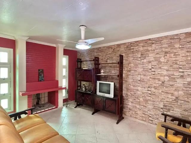 Casa / Sobrado para Locação em Xangri Lá/RS Centro 4 Quartos