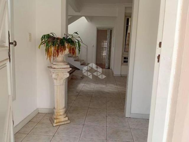 CASA SOBRADO PRÓXIMO À PUC