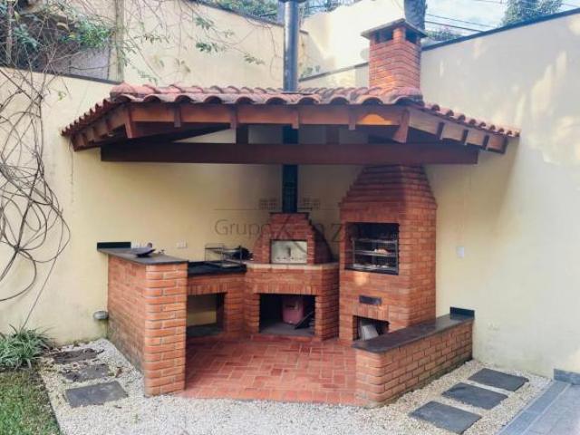 Casa Sobrado Rua Fechada Morumbi 4 Dormitórios 250m²