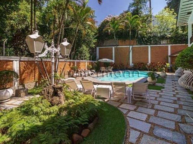 CASA SOBRADO VILA MADALENA 4 DORMITÓRIOS 8 VAGAS