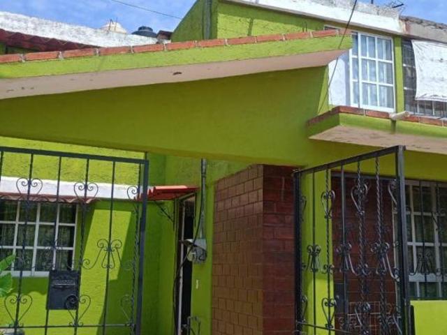 Casa sobre Av. principal del Fraccionamiento AMPLIADA Cuatro recamaras Acepto Infonavit
