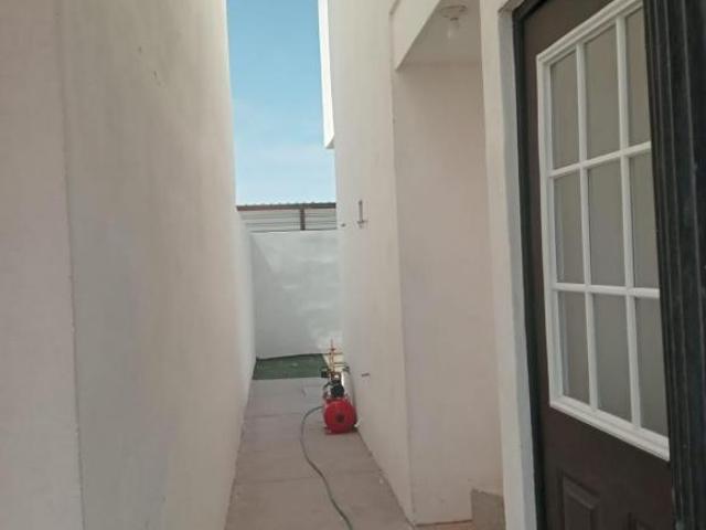 Casa sobre avenida pricipal y en cerrada en la ciudad de Torreón