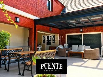 Casa sobre 2 lotes en Saint Thomas, Canning