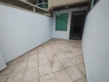 Casa Sobreposta Térrea – 3 Dormitórios 2 Suítes e Quintal
