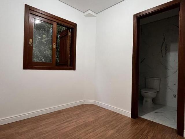 Casa sofisticada com amplo espaço no Vale das Colinas
