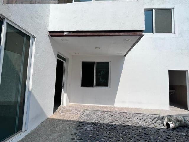 Casa sola 4 Rec?s en Fracc en Lomas de cortes ?Zona plaza CVCA, Sams?