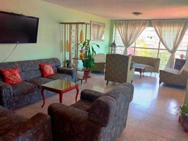 CASA SOLA COL. PILOTO, 5 Pisos