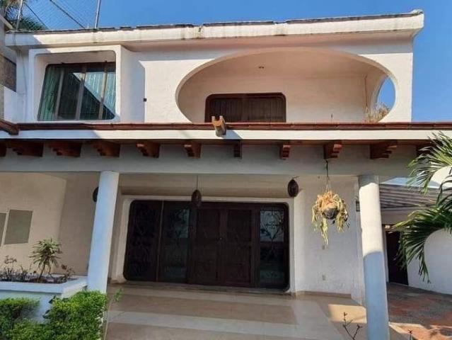 Casa sola con alberca en Cuernavaca, Mor. ?Zona Acapantzingo?