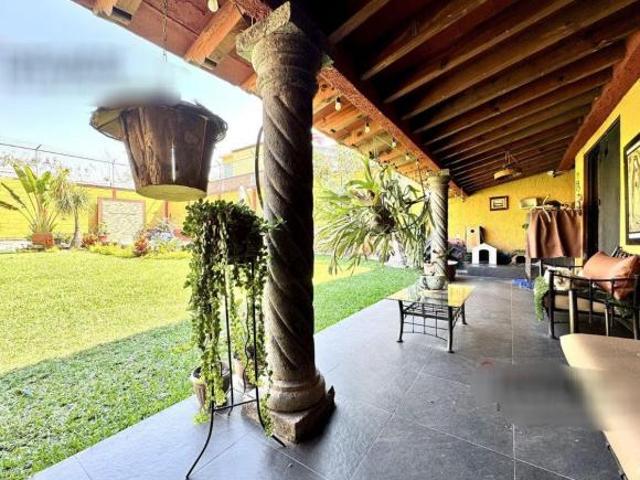 CASA SOLA CON ALBERCA Y JARDIN BURGOS BUGAMBILIAS