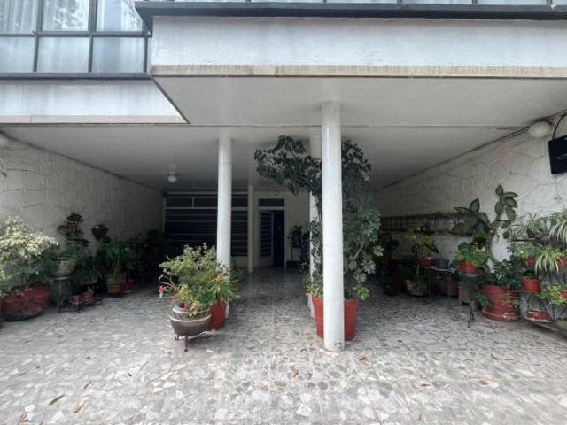 Casa sola con amplio potencial en una de las mejores ubicaciones de Polanco