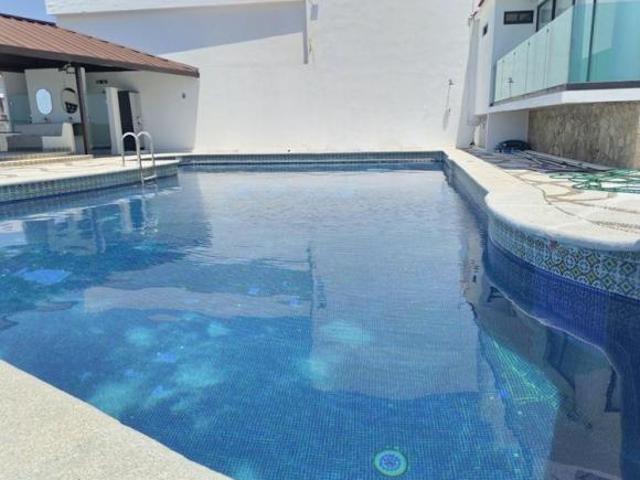 CASA CON ESPECTACULAR VISTA A LA BAHÍA