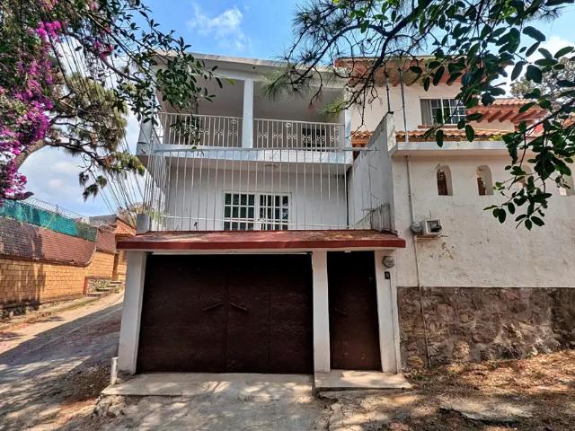 CASA SOLA EN ESQUINA OCOTEPEC