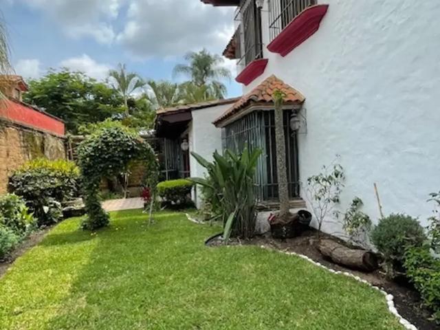 Casa sola en magnifica ubicación, cerca de Plaza Cuernavaca y la zona comercial de Rio Mayo