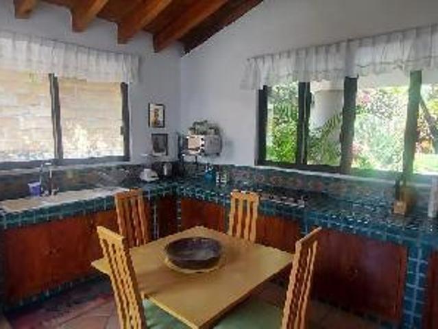CASA SOLA EN VENTA CON ALBERCA $4,900,000 CON AMPLIO JARDÍN EN JIUTEPEC MORELOS