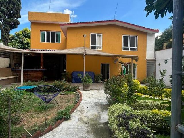 Casa sola en venta amplia remodelada Cuernavaca Morelos céntrica