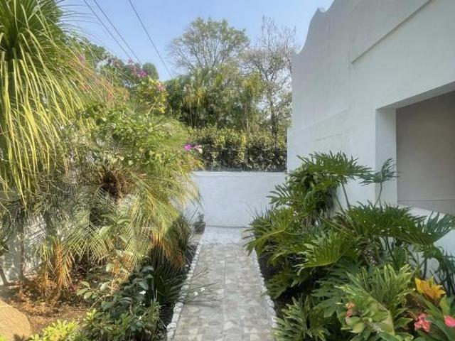 Casa sola en Venta en Col. Miraval, Cuernavaca