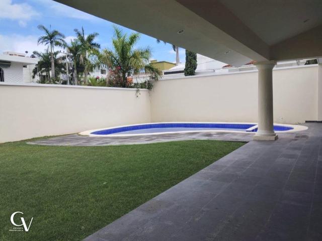 Casa sola en Venta en fraccionamiento cerrado con vigilancia