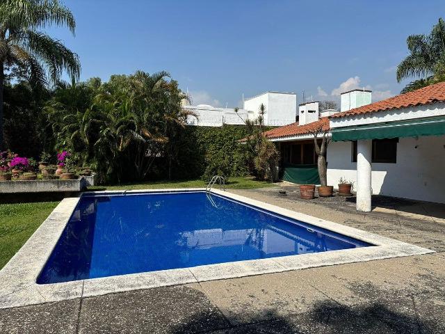 Casa Sola en Venta y Renta, Col. Vista Hermosa