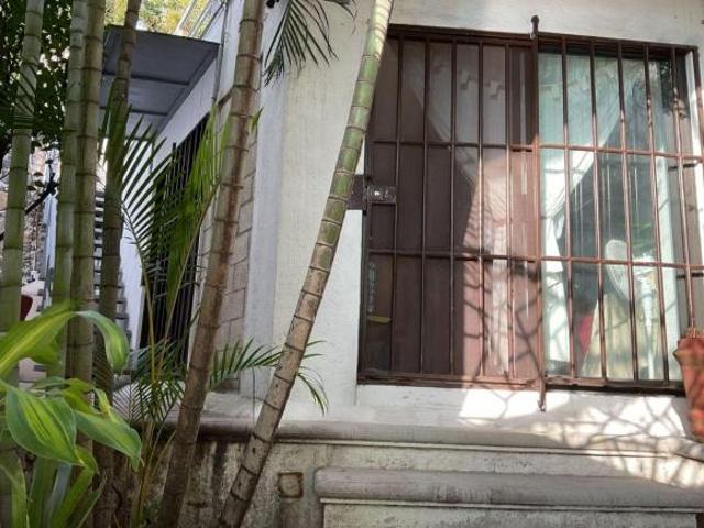 Casa sola en zona norte a una calle del sat, y de av. conquistador
