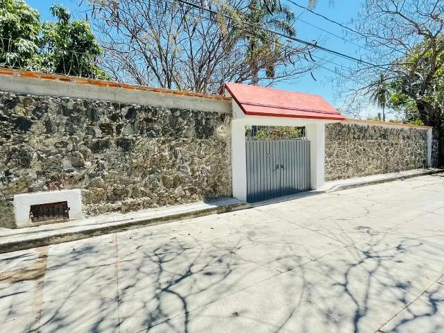 CASA SOLA UNA PLANTA, ESCRITURADA, CHICONCUAC, CENTRO