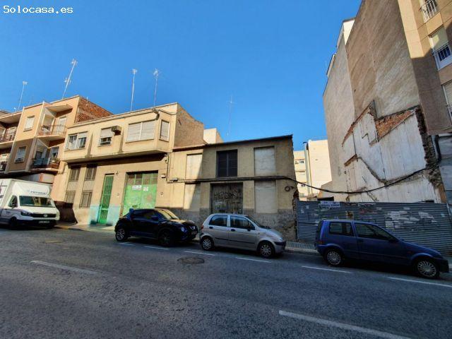 CASA SOLAR BIEN SITUADO DE 695 M2