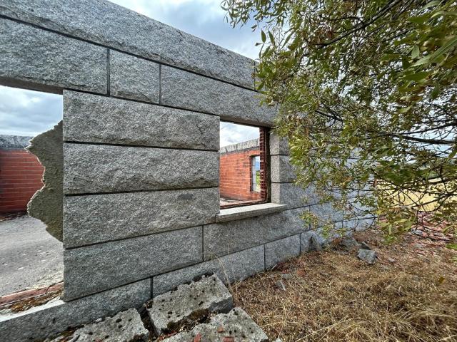 Casa Solar en Construcción con Amplia Parcela y Vistas Espectaculares en Villadecanes