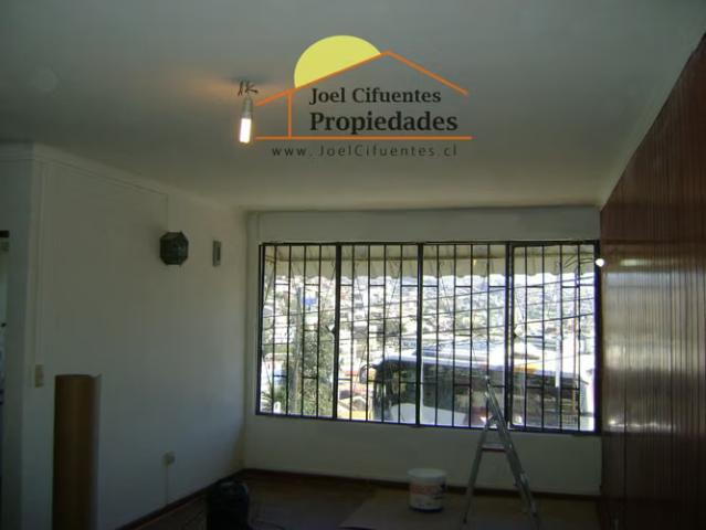 Casa sólida, 5 dormitorios, 2 baños, con vista a la bahía. Cod 2073 | 5 dormitorios por 150000. 00 en Valparaíso