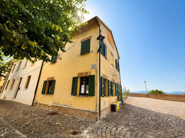 Casa splendido terrazzo panoramico nel centro storico 100m² Barchi